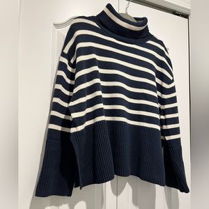 Gap 24/7 split hem turtle neck sweater